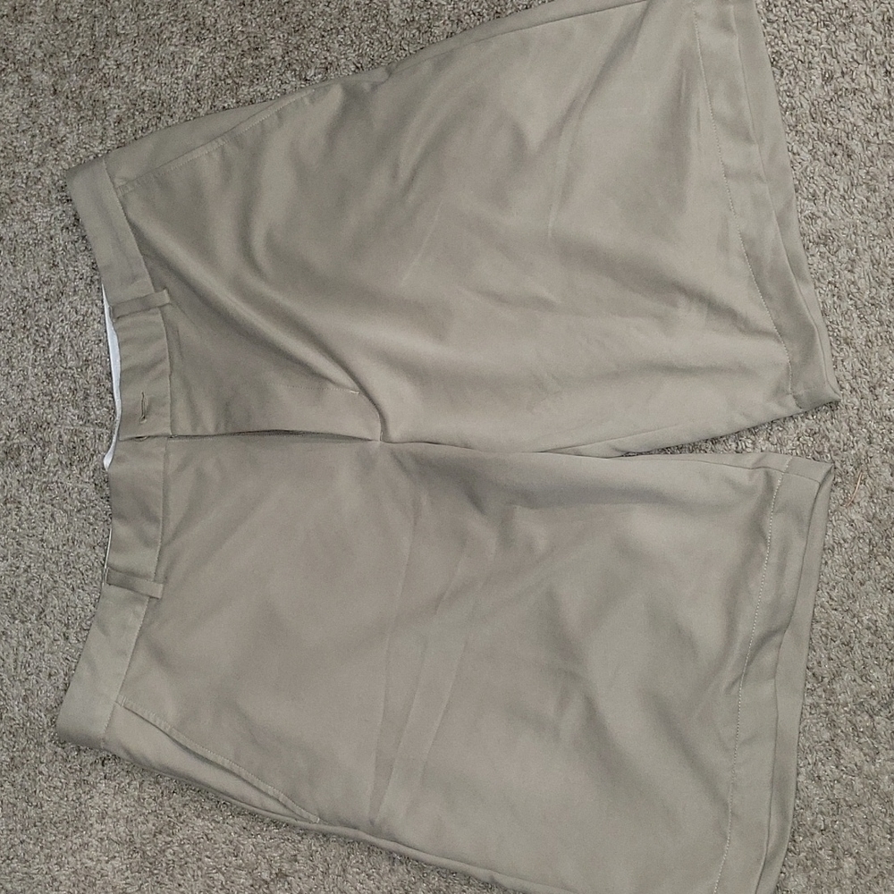 Euc Greg Norman golf shorts